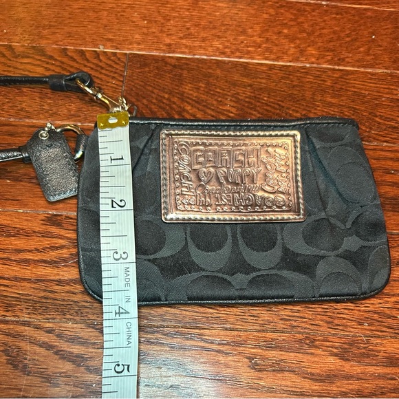 EUC Coach Wristlet - Picture 6 of 7